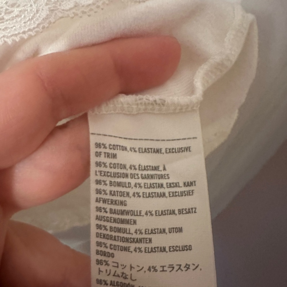 2000’s Hollister Ivory Lace Cami - Picture 4 of 4